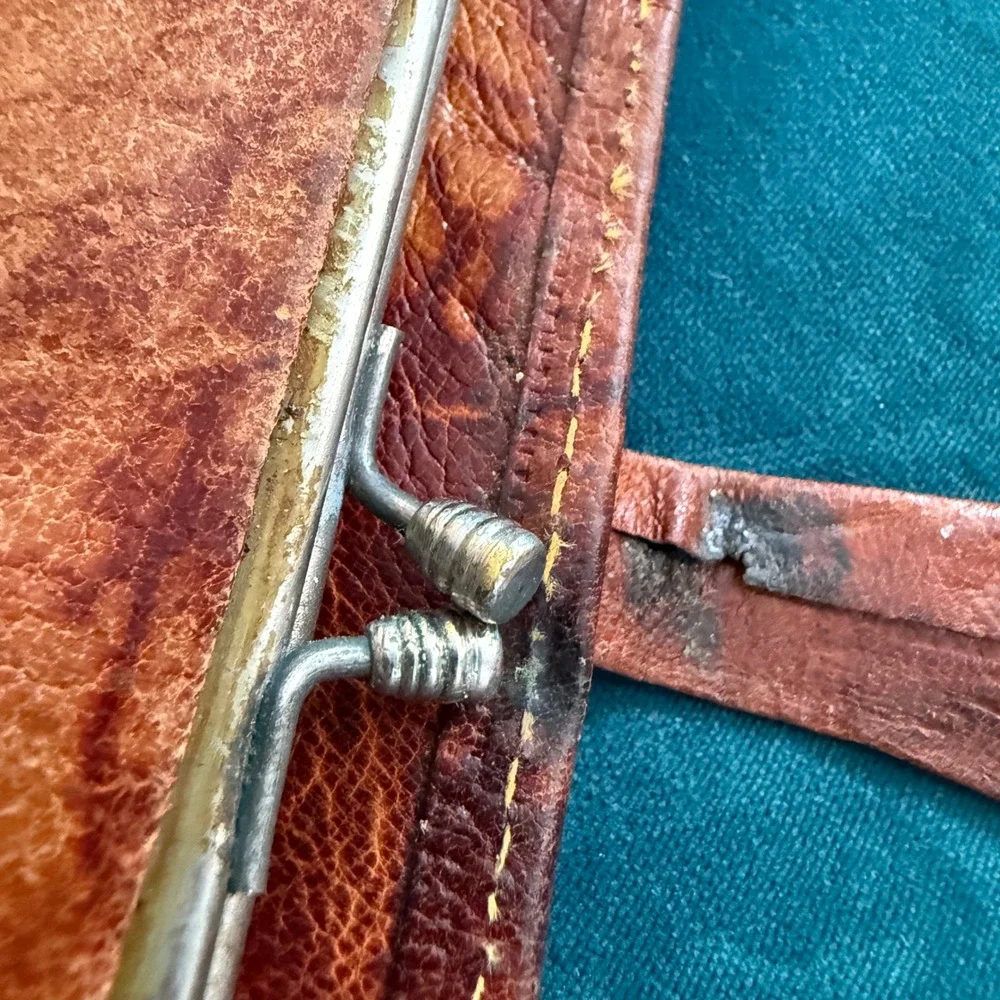 Vintage Hand Tooled Leather Egyptian‎ Pharaoh King Tut Wallet Brown Kiss Lock